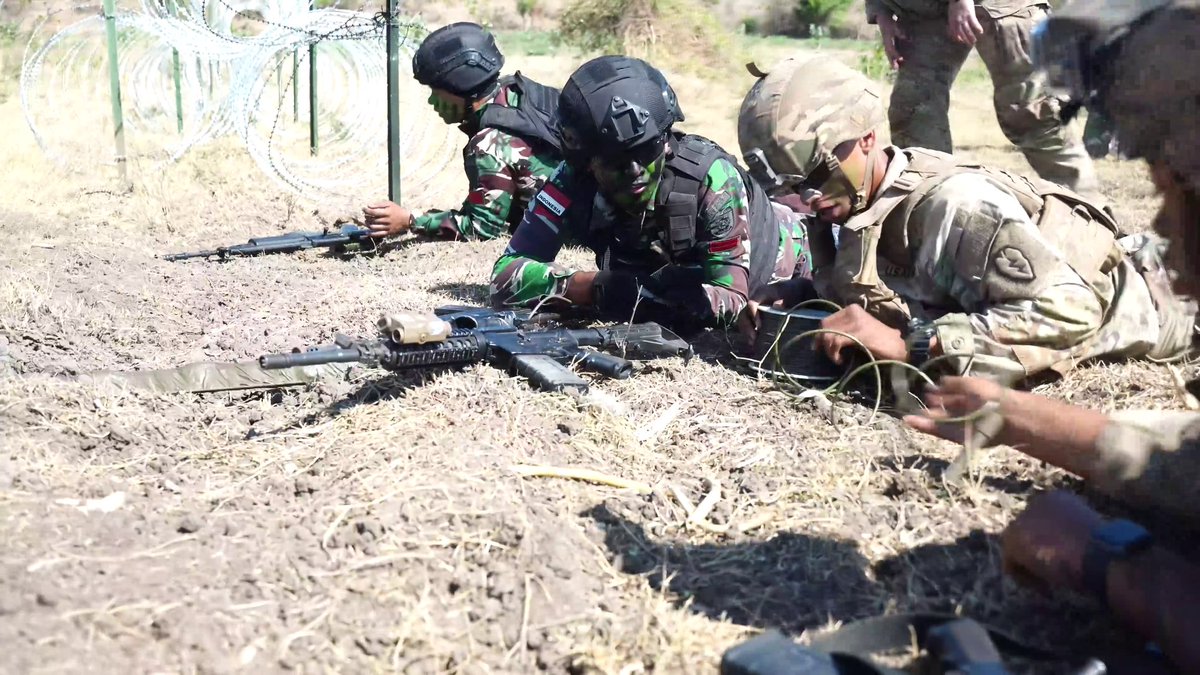Jatosint's tweet photo. /50
CALFEX: breach demolitions performed by ๐ฎ๐ฉ๐บ๐ธ soldiers
#GarudaShield #SGS23 #SGS2023
๐น US Army / Staff Sgt. Brenden Delgado
https://t.co/l6gGtyVBSP https://t.co/oMSs4EoWiN
