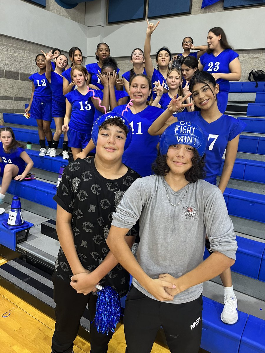 LadyYearling's tweet photo. s/o to our 7th grade @GarnerYearlings football players for showing support at last nights VB game. We appreciate you guys! ๐๐๐ #GarnerPride @NeisdAthletics https://t.co/ZajixK7wD8