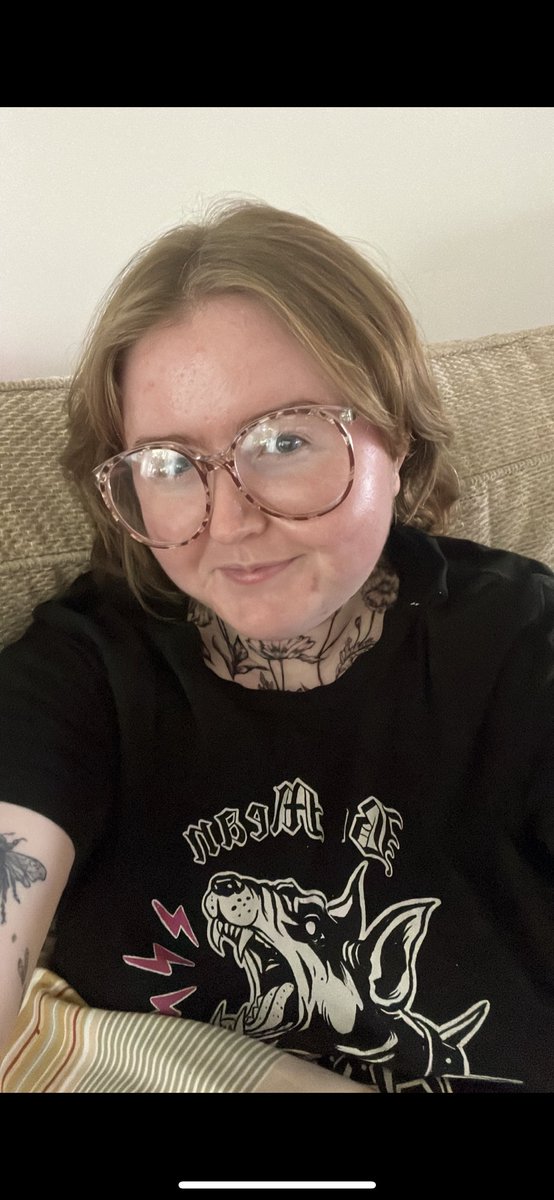 loo0sy's tweet image. 2019 vs 2023 
wee lucy 🤝 (still wee) lucy