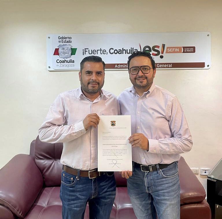 En representación del Gobernador Miguel Ángel Riquelme Solís, el Lic. Ernesto Prado Arévalo entregó nombramiento al Lic. Uriel Rojas Esparza como Administrador Local de Recaudación en San Pedro. #Coahuila #AdministraciónFiscalGeneral #FuerteCoahuilaEs