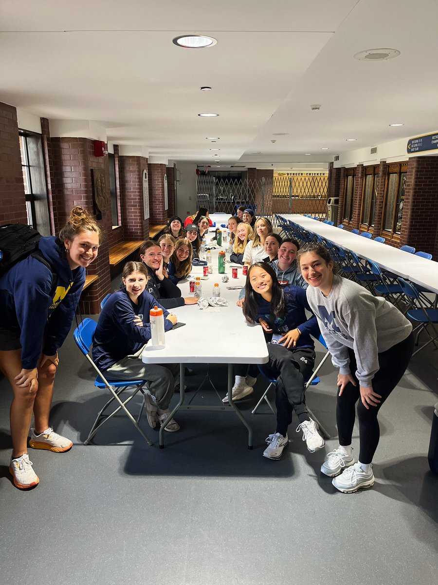 umichwhockey's tweet image. The WoHos had a blast at their Q&amp;amp;A with the 19U KV Ravens!!

The girls talked about balancing hockey and rigorous academics, as well as the application process.

#GoBlue〽️ #FutureBlue