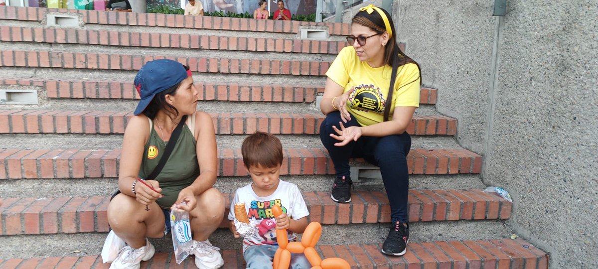 CucutaEse's tweet photo. Con una excelente participación y respuesta por parte de los transeúntes y visitantes del Centro Comercial Ventura Plaza, se desarrolló la jornada de Conmemoración del Día Internacional de Lucha contra el Suicidio #saludmental
#HMRS https://t.co/QFJiXsvdHG