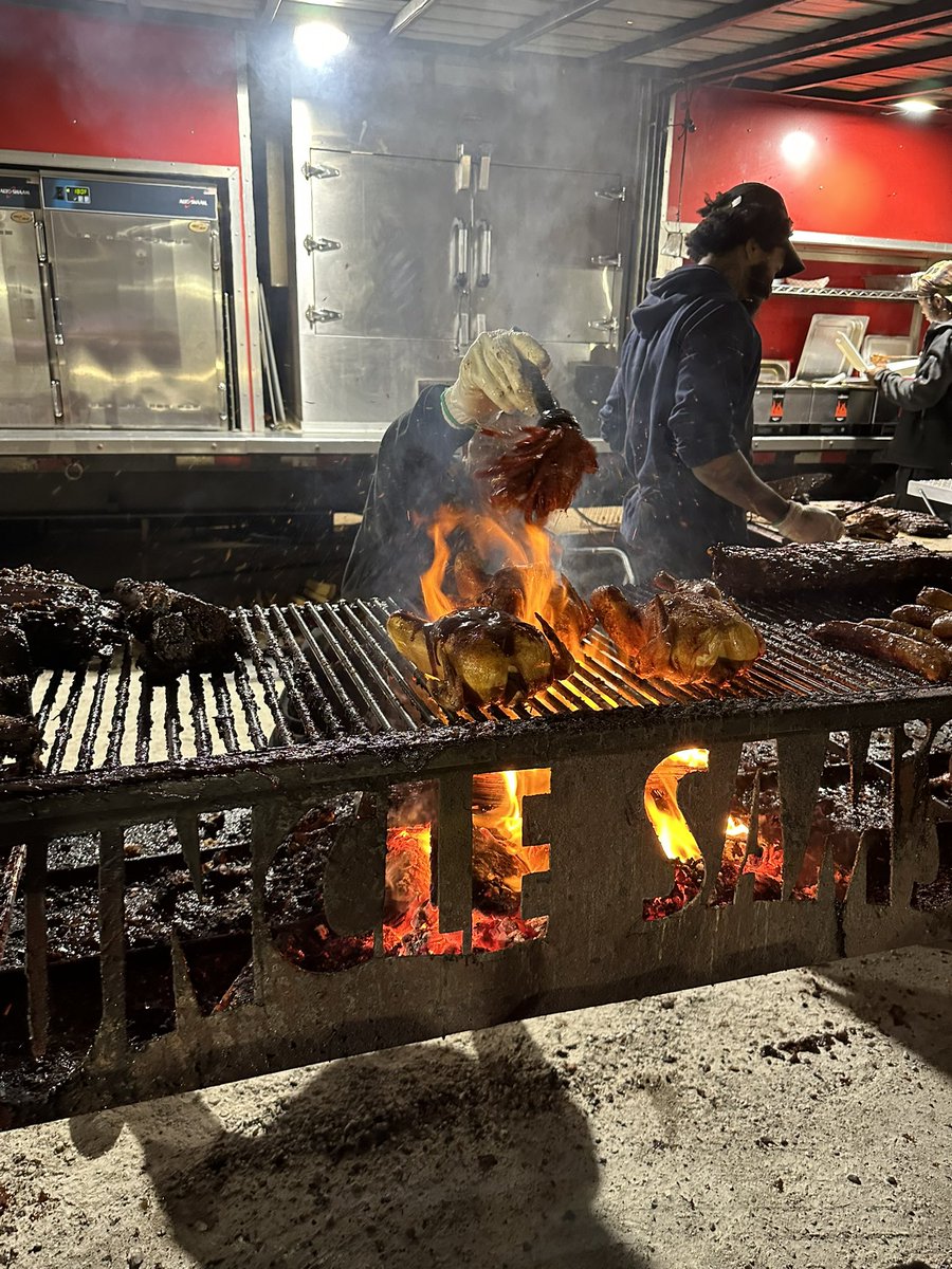 ribfestxca's tweet photo. The Owen Sound Ribfest is on!  #owensound #owensoundribfest https://t.co/yGdXLVBi8p