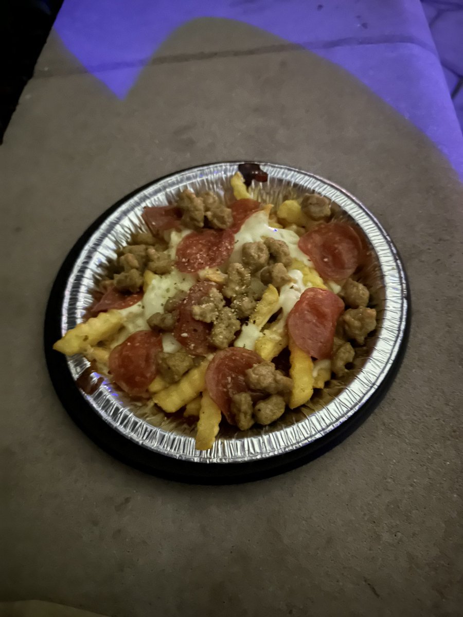 ItsUncleMikeBee's tweet photo. The institution, the legend, the #PizzaFries https://t.co/cUITtyvRTV