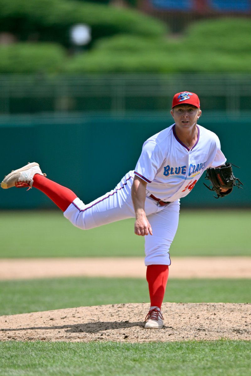 Jack Dallas, pitching to his @Lamar_Baseball teammate Anthony Quirion, goes 9 up and 9 down to keep the BlueClaws in it. Claws down 3-2 to the 8th! bit.ly/3m7B6md