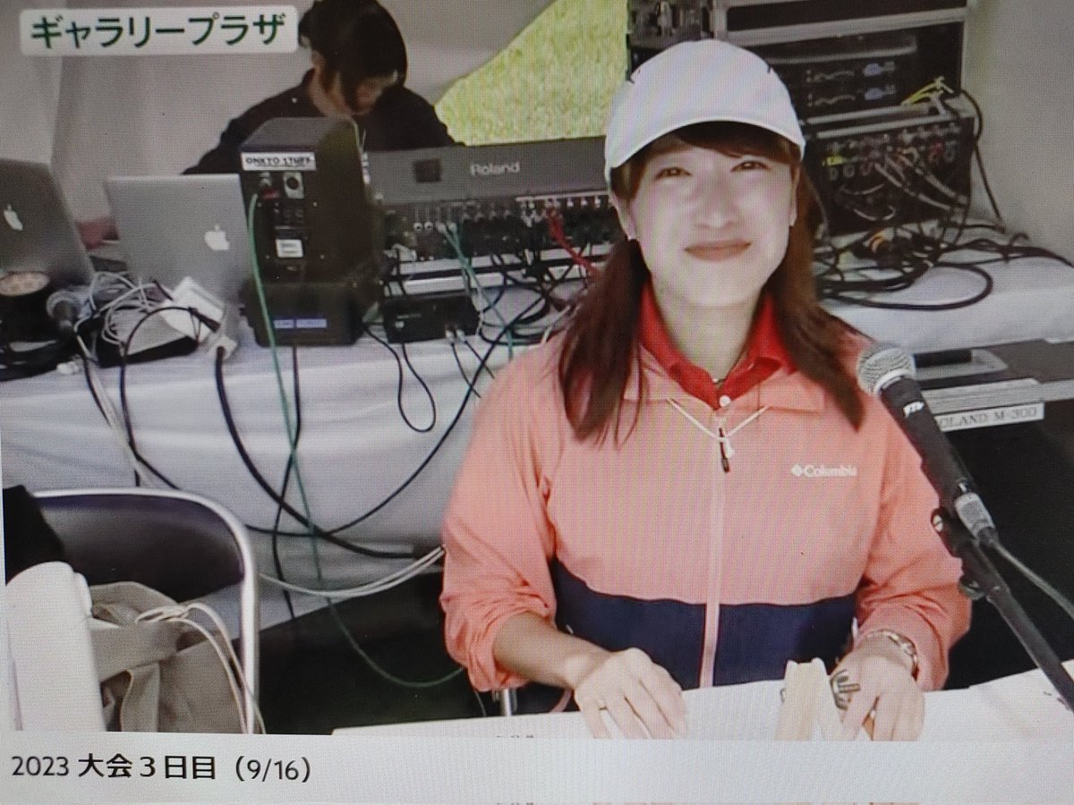 chena_dole1012's tweet photo. 3日目午前のレポートはみなみちゃんの食レポ無し(´･ω･`) ｼｮﾎﾞｰﾝ
STVのラジオブースには中嶋あゆみさん🎤
 #ANAOPEN
#田村みなみのリアルタイム
 #リクプラ https://t.co/hLCWhfXOwK