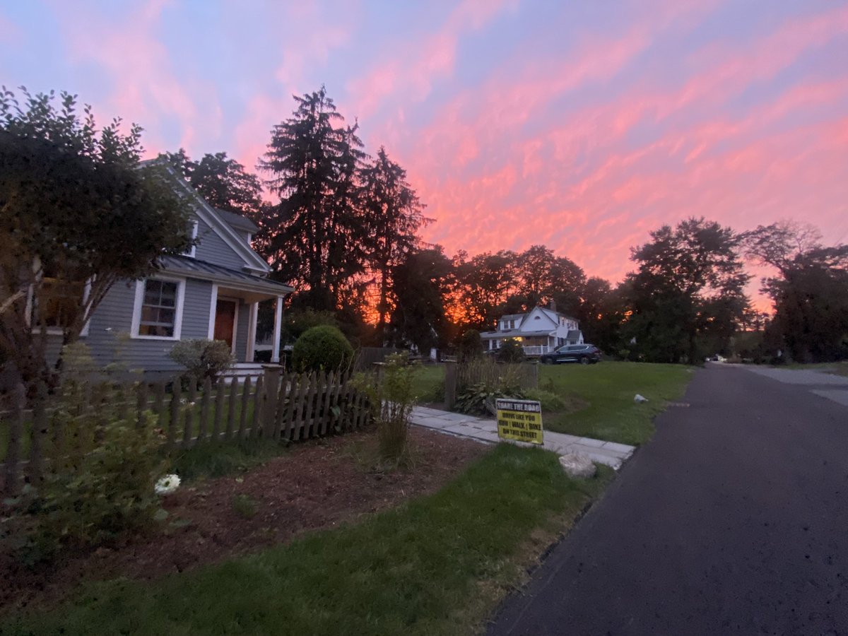 Johnny Rockets tweet media