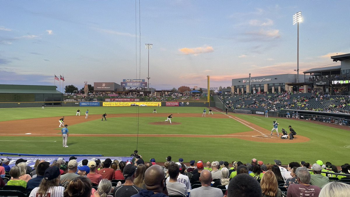 The Catch on the Road! We are Round Rock, TX tonight to watch the top 2 teams in the PCL. It’s the @RRExpress v the @AviatorsLV. Both are in their #CopadelaDiversion unis tonight giving the game added flavor. Hoping for a fun game! #RRExpress #LVAviators #Rangers #Athletics #MiLB