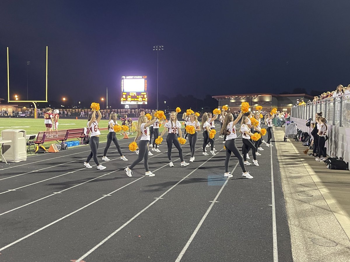 Ankeny_HS's tweet photo. Our Dance Team Hawks have spirit, yes they do…and they’re showing it too. #AHSPride https://t.co/jOicH4ZuzV