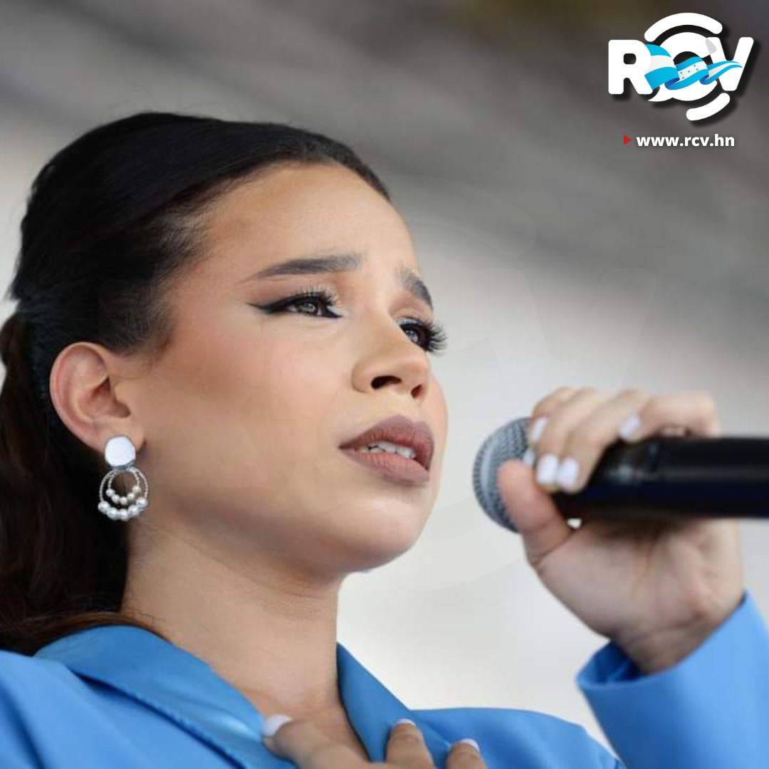 #RCVLaVozdelaIndependencia

NUESTRAS BELLEZAS 5 ESTRELLAS 🇭🇳

La cantante hondureña, <a href="/Angiefloreshn/">Angie Flores 💙🎶💜</a>, entonó este día en San Pedro Sula las notas del Himno Nacional.

#FiestasPatrias #Honduras #rcv