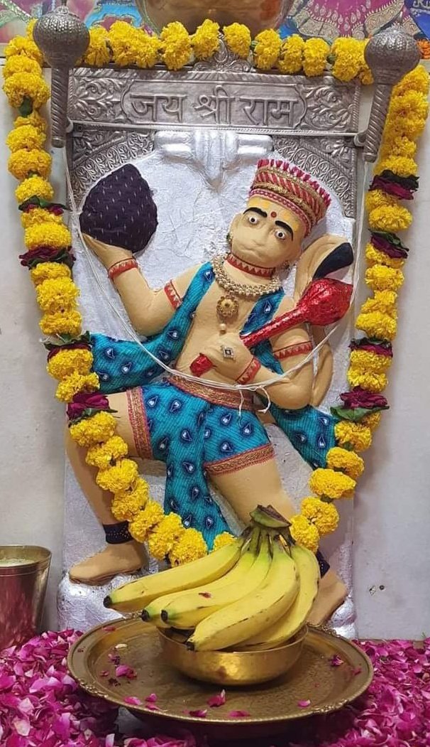 singodiy4's tweet photo. धर्मं सनातनमिदं कृपया चकास्ते,
देशो हि भारतमहो! गुरुतां प्रयाति। 
यस्येह सोsत्र भगवान्बलवान्कृपालु: बागेश्वरो विजयतां हनुमान्दयालु:!!

श्री रामचन्द्र प्रियाय संकटमोचन हनुमंत दर्शनम्🚩
#जय_श्री_राम‌‌ 
#हर_हर_महादेव_शिव_शंभू_ॐ 
#ॐ_हं_हनुमंते_नमः 
#सनातन_धर्म_ही_सर्वश्रेष्ठ_है https://t.co/bA4kqnbEa0