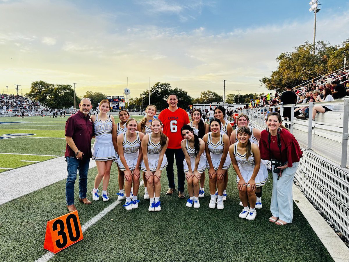 TonyGonzales4TX's tweet photo. Friday night lights Devine vs Hondo 🏈 Love serving #TX23 🇺🇸 https://t.co/KvZ8AlpaK3