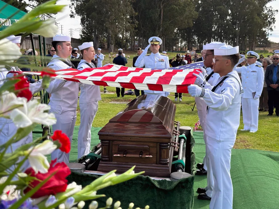 After 79 years, ARM 1 Wilbur A. Mitts was laid to rest in his hometown of Seaside, California thanks to the efforts of @ProjectRecover. On this #POWMIARecognitionDay, you can read about Mitts' homecoming at the link below. #KeepingAmericasPromise

🇺🇸: tinyurl.com/bdh7r8zn