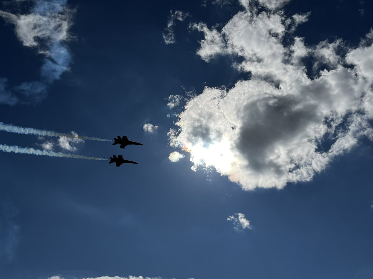 LynnhavenES's tweet photo. NAS Oceana’s #DayOfSTEM never disappoints! Our Lions had a blast watching the @blueangels @vbschools Thank you for the amazing opportunity https://t.co/821al65yPU