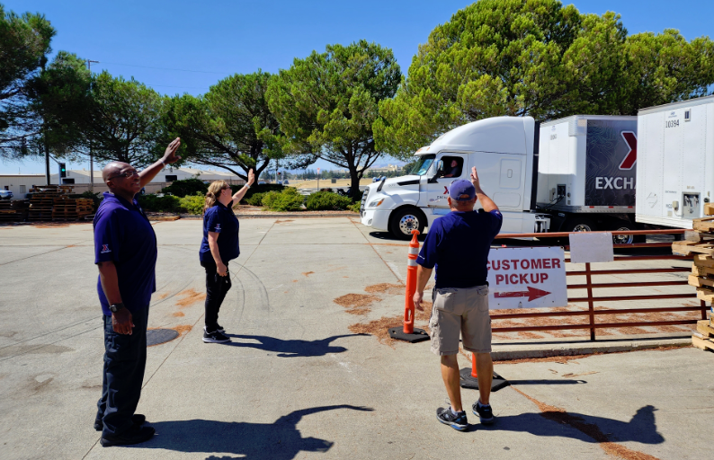 ExchangeAssoc's tweet photo. Thank you for all you do to make the Exchange mission possible! ๐#NationalTruckDriverAppreciationWeek #MilesOfGratitude #WeGoWhereYouGo
๐ @ExchangeTravis
๐ธ Email your high-res #NTDAW23 photos to exchangepost@aafes.com. https://t.co/K5YyRqmYql