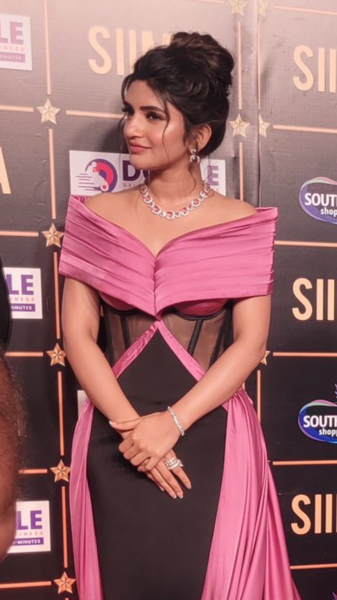 F6GAay6bwAAtsQ-?format=jpg&name=large