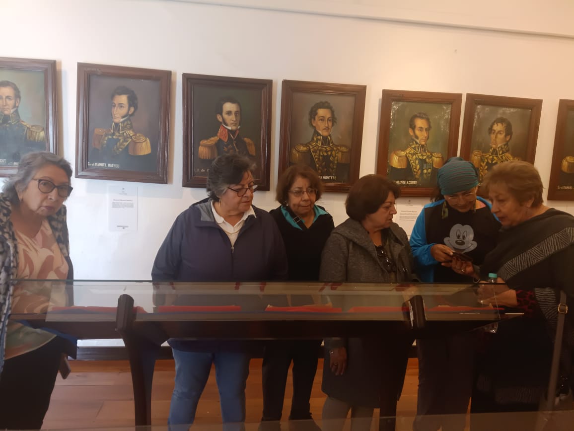 MuseosDefensaEC's tweet photo. 👉#Hoy, la Asociación de Docentes Jubilados de la PUCE 👩‍🏫👨‍🏫de la ciudad de Quito visitaron el Museo #CasaDeLosTratados 🏛️.

💫Realizaron un recorrido👣 por la historia de la💂🏻‍♂️Batalla de Tarqui y la firma del Tratado de Girón📜. https://t.co/6cq20iqfaz