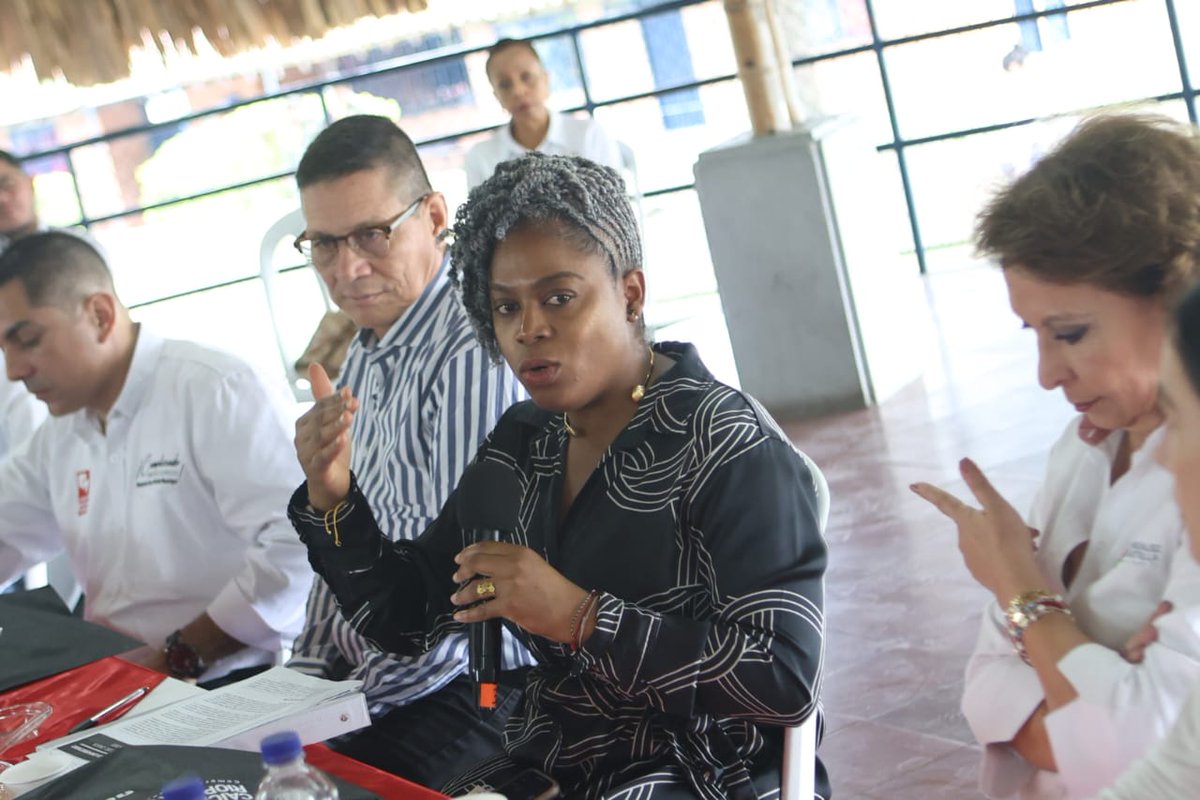 Junto a <a href="/Mineducacion/">MinEducación</a>, <a href="/AlcaldiaFlorida/">Alcaldia Florida V</a>, <a href="/UnivalleCol/">Univ. del Valle</a>, <a href="/ProPacificoOrg/">ProPacífico</a> y otros aliados establecimos acuerdos para que más de 3000 estudiantes del sur del #Valle, accedan a la educación superior
👀 bit.ly/48flTmh