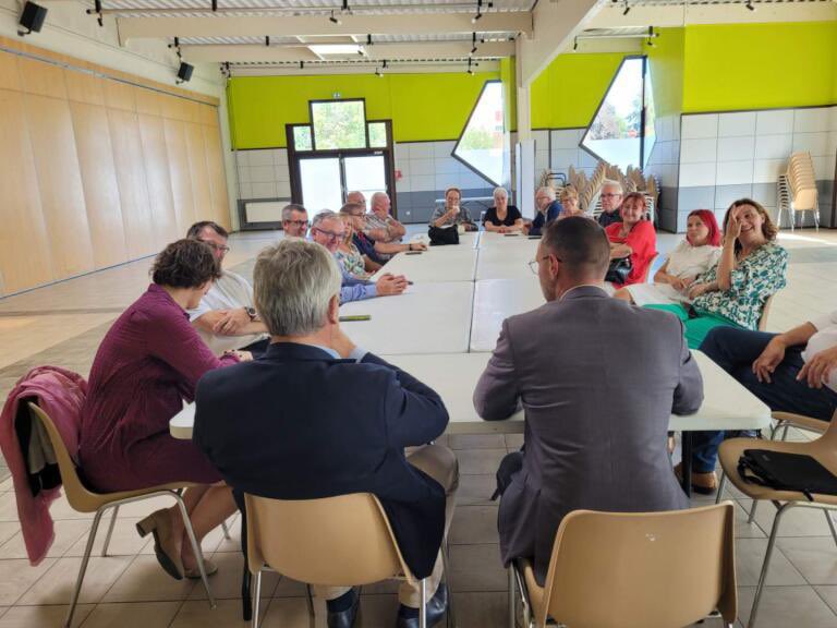 BertrandRingot's tweet photo. Très heureux de passer un moment d’échanges et d’amitié de longue date à @SaintPolsurMer avec les collègues de la municipalité réunis autour de son #Maire Christophe #Claeys. Merci de son accueil . https://t.co/VitGPa1zIt