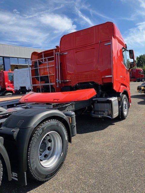 Deze XF NG FTS 6x2 word binnenkort omgebouwd naar waterstof brandstofcel, om afgeleverd te worden aan Maserfrakt Zweden 
Bij Holthausen Clean Technology BV Hoogezand bouwen we speciale waterstof brandstofcel vrachtwagens deze truck gaat in zweden rijden met 60 ton terrein gewicht