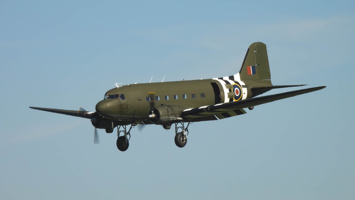 EHEH_Spotter's tweet photo. #FALCONLEAP2023 

G-ANAF Douglas DC-3 🪂

#NLspot https://t.co/t5vcQAnFsC