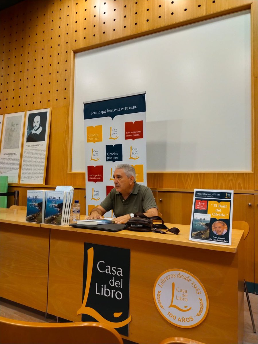 GregoSantos57's tweet photo. Hoy hemos presentado mi novela #elbaúldelolvido de @Edicirculorojo en @casadellibro Sevilla. https://t.co/8au9bA1WAQ