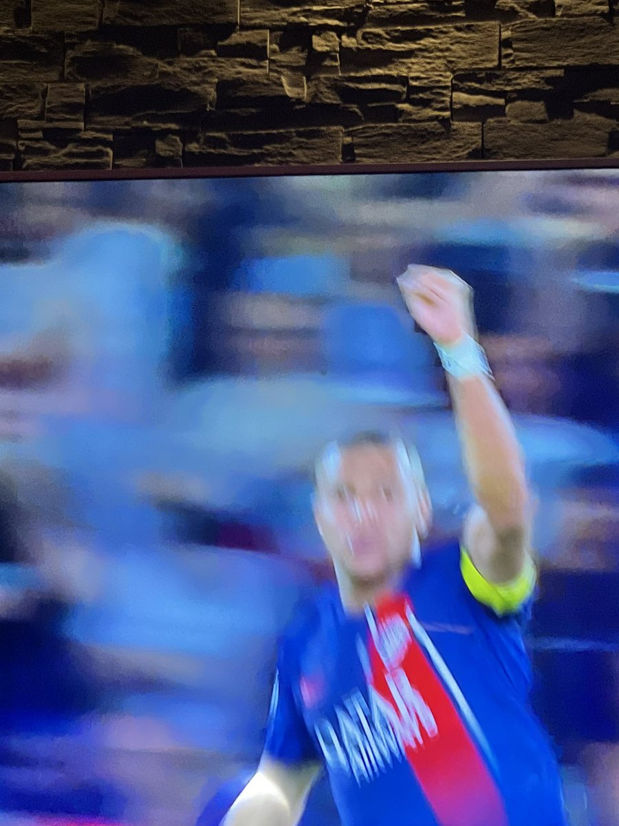 psgcommunity_'s tweet photo. KYLIAAAAAAN MBAPPÉ but fifa street 3-2✅ https://t.co/z1Dbdberar