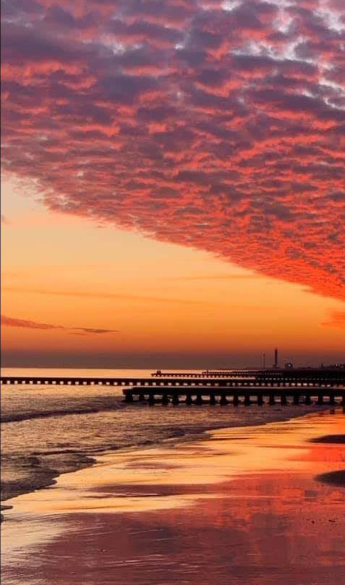 cloud_hunters's tweet photo. Ornella de Michiel,
Italia, Veneza,
01_615ª CAPA DO GRUPO,
Jesolo, Itália
#anuariocloudhuntersVII
#cirruscapa
#cloudhunters
#cloudhunterscalendario
#cloudhuntersgroup
#cloudhuntersoficial
#cloudhuntersstore
#clouds
#fotodasnuvens
#fotodenuvem
#fotonuvem
https://t.co/L58YnzVwzv https://t.co/2OM7yBjb44