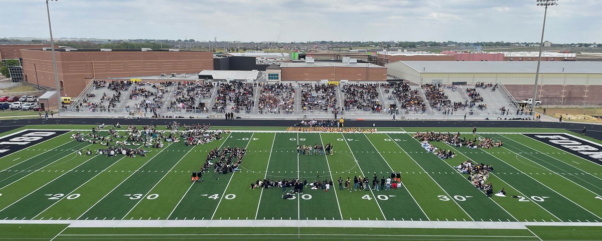 Forney_Rabbits's tweet photo. The Jackrabbit Hoco Pep Rally is happening now! #Hoco23 #JackrabbitPride 🖤💛 https://t.co/yCBrlTSED9