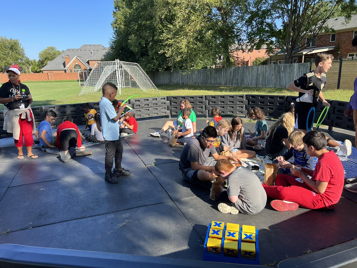 Thanks for visiting @WilderWildcats ! We had so much fun preparing a meal, having our picnic, and of course socializing with our new friends! We can’t wait to see you again! @JCPS_ECE @KammererCubs 🐻💛