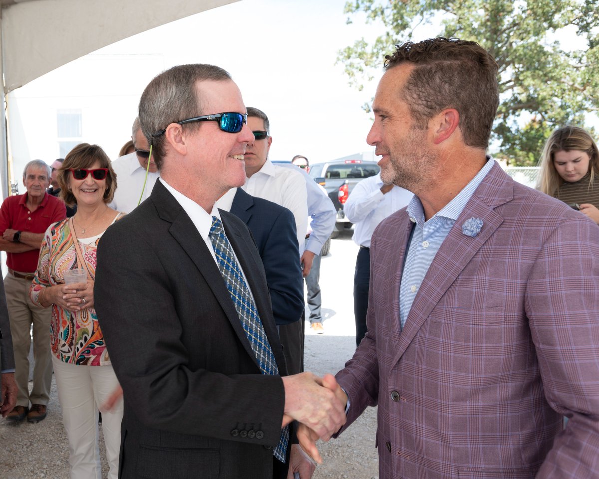 drcampatterson's tweet photo. .@uamshealth broke ground today on the new @UAMSOrtho &amp; Sports Performance Center in Springdale! Congrats to Dr. Wes Cox, who will lead the center. And thank you to @HunterYurachek &amp; the @ArkRazorbacks for your partnership! https://t.co/gMSKWll4rs
