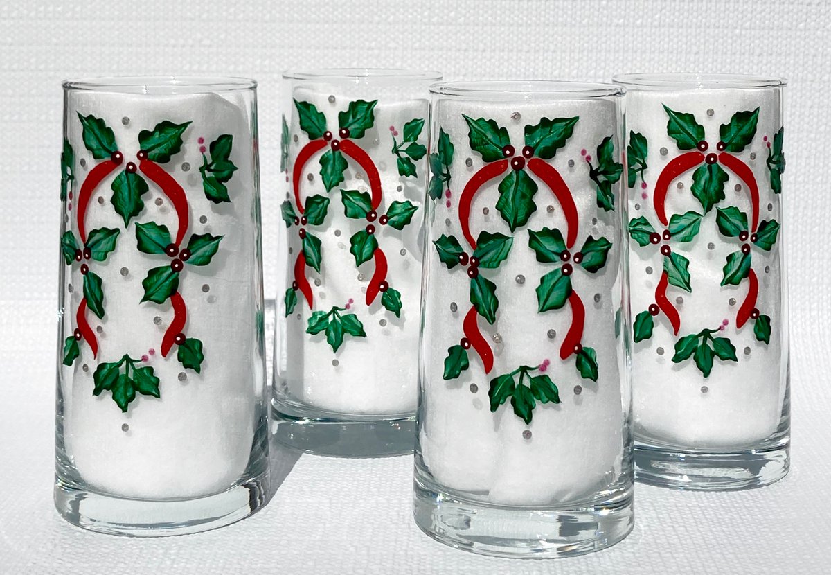 etsy.com/listing/108997… #christmasglasses #christmasgift #holidayglassware #SMILEtt23 #christmasgift #giftsforher #etsy #handpaintedglasses