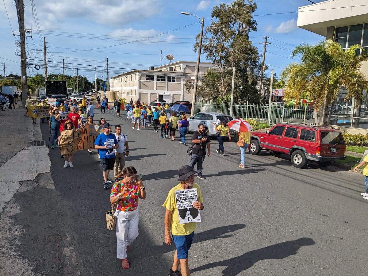 ujsmst's tweet photo. Presentes en el piquete convocado por el magisterio por mejores condiciones de trabajo ante la olas de calor, por un retiro digno y en repudio a la privatización con las escuelas chárters.

En defensa de las escuelas públicas
¡NO A LAS CHÁRTERS! https://t.co/rjY7auic92