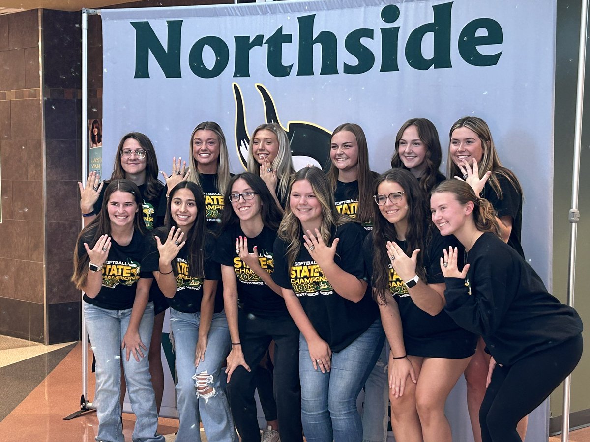 VikingSportsNHS's tweet photo. @nhs_vikingsSB getting their state championship rings! https://t.co/HWV5k8FFog