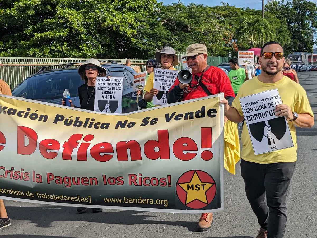 ujsmst's tweet photo. Presentes en el piquete convocado por el magisterio por mejores condiciones de trabajo ante la olas de calor, por un retiro digno y en repudio a la privatización con las escuelas chárters.

En defensa de las escuelas públicas
¡NO A LAS CHÁRTERS! https://t.co/rjY7auic92