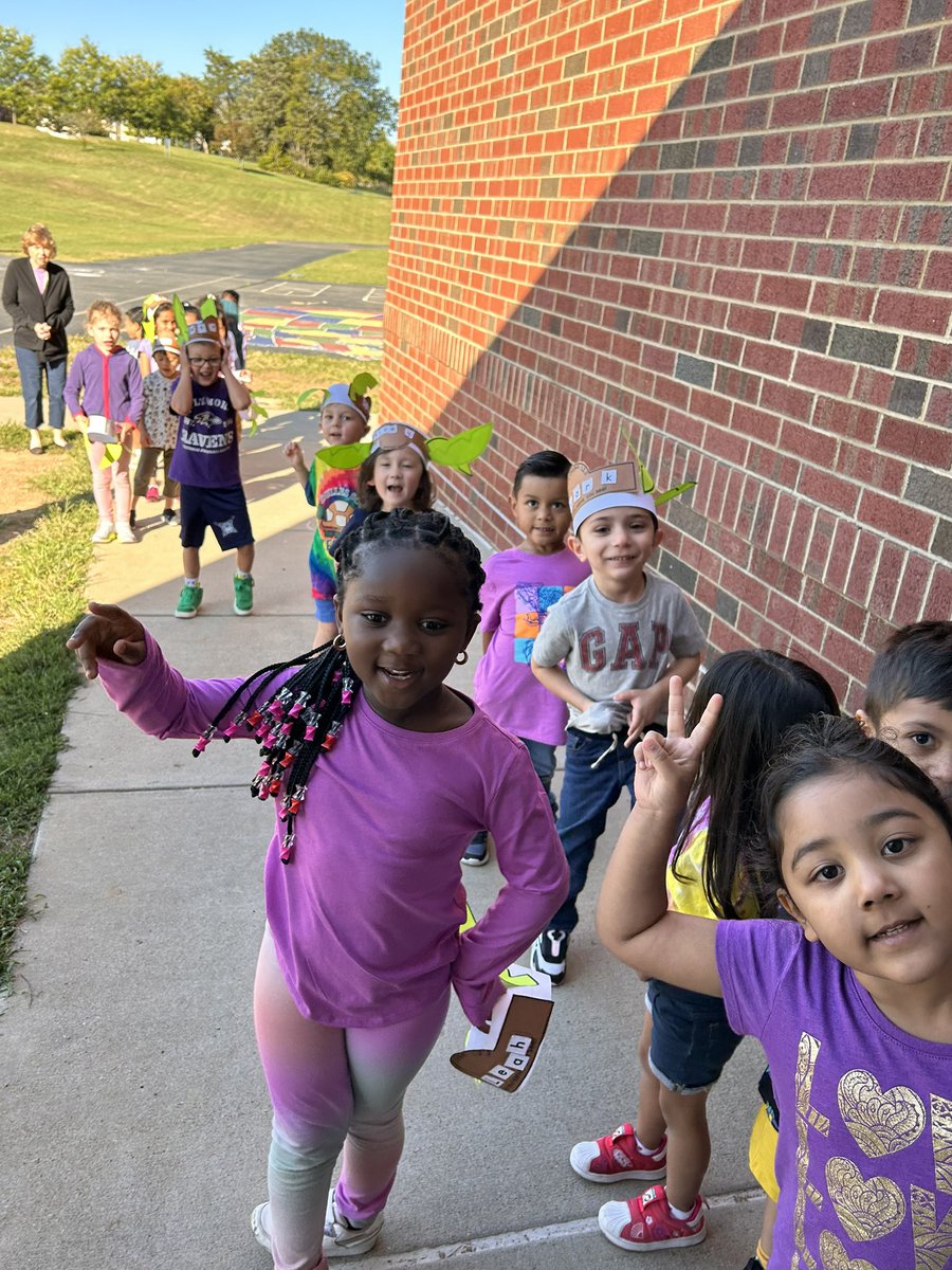 MrsColliersKs's tweet photo. Skit skat skoodle doot! Flip flop hooray! Looking for letters is always fun in K!! Leg Ks had double the fun on a Purple Chicka Chicka Boom Boom Day!! @LCPSLegacy https://t.co/cbs8WEPUJd