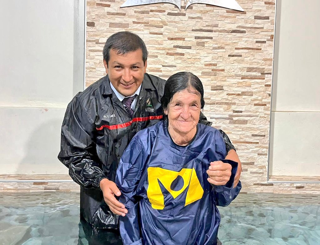 NuevoTiempoPeru's tweet photo. 🔴Iniciamos en #Utcubamba con la capacitación de Escuela Bíblica 📖 #NuevoTiempo en la @AdventistasMPN, donde también se llevó a cabo la #graduación 🎓 de #estudiantes de la #biblia del curso "Sentimientos" y "Jesús restaurador de la vida". 🌟 ¡Una noche maravillosa en #Cristo!❤ https://t.co/R02BufjjYB
