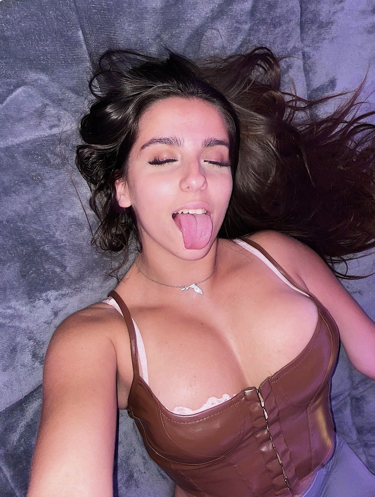 VictoriaMnude's tweet photo. 22:59 et je suis belle comme ça 🫣 https://t.co/DAHC8uDNWJ