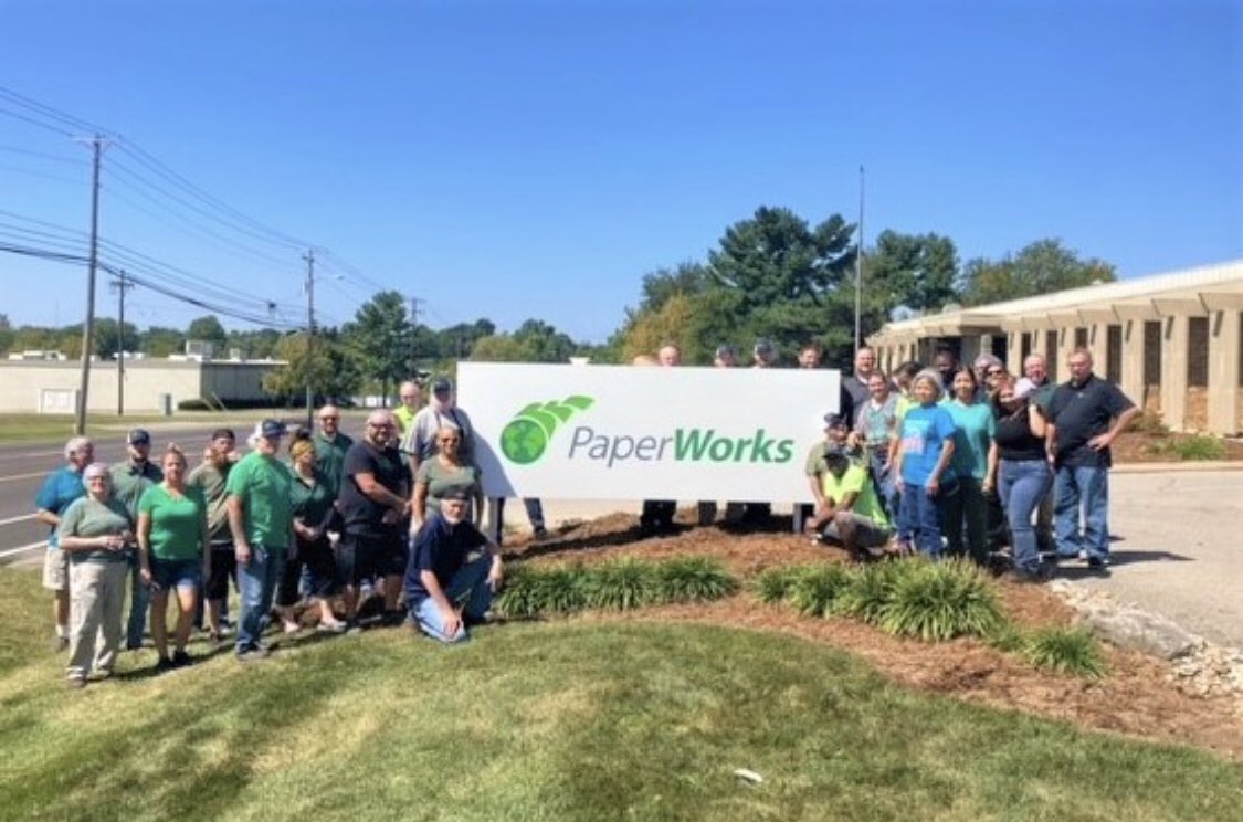 onepaperworks's tweet photo. Today was a great day! The new PaperWorks sign was installed at our Louisville plant. We celebrated with new shirts and green cupcakes! To our Louisville team members: THANK YOU for your enthusiasm and support! More to come. Stay tuned! #onepaperworks #community https://t.co/pxA8LSf7qS
