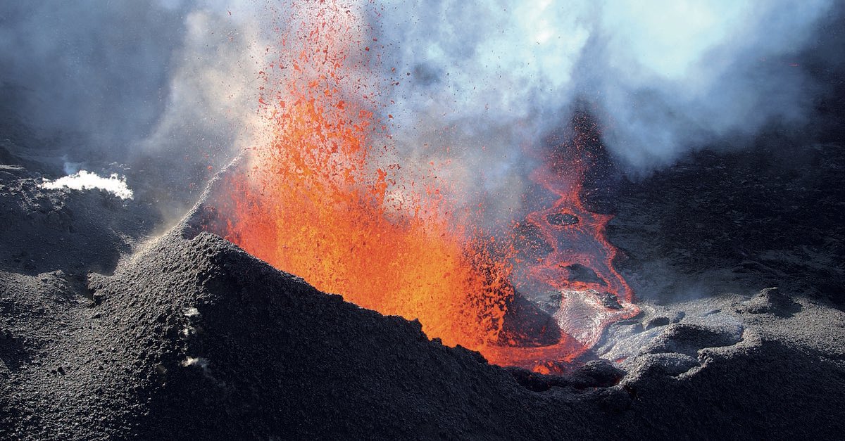Le7eElement's tweet photo. Hello ! Travaillant pour un mag jeunesse. je suis à la recherche de témoignages d'enfants vivant près ou au pied d'un volcan encore actif. #outremer Le but est de me raconter ce que le volcan implique dans leur quotidien
Si vous avez des contacts, suis preneuse.
Merci ! https://t.co/Srp4C3hP1H