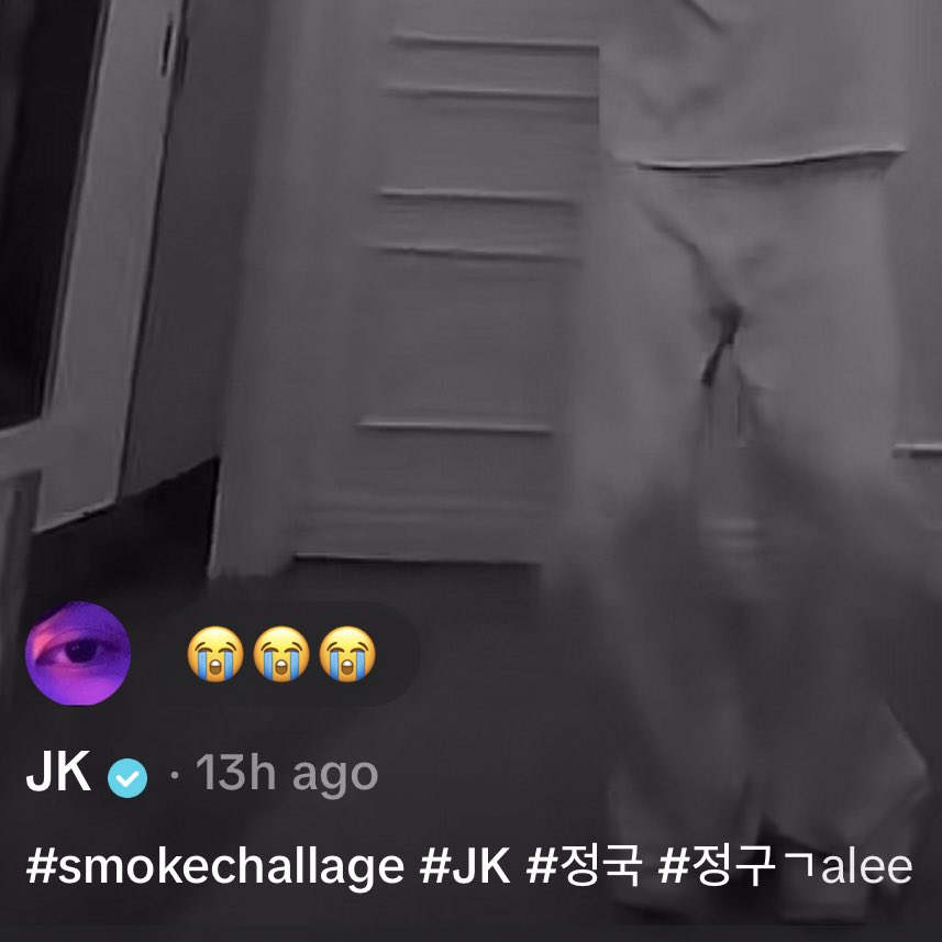 euseokwrs's tweet photo. me mijando de rir com o jungkook que postou o vídeo a horas atrás no tik tok e ainda está lutando para consertar a hashtag KKKKKKKKKKKK OS EMOGIS CHORANDO https://t.co/mLnawi6Pys