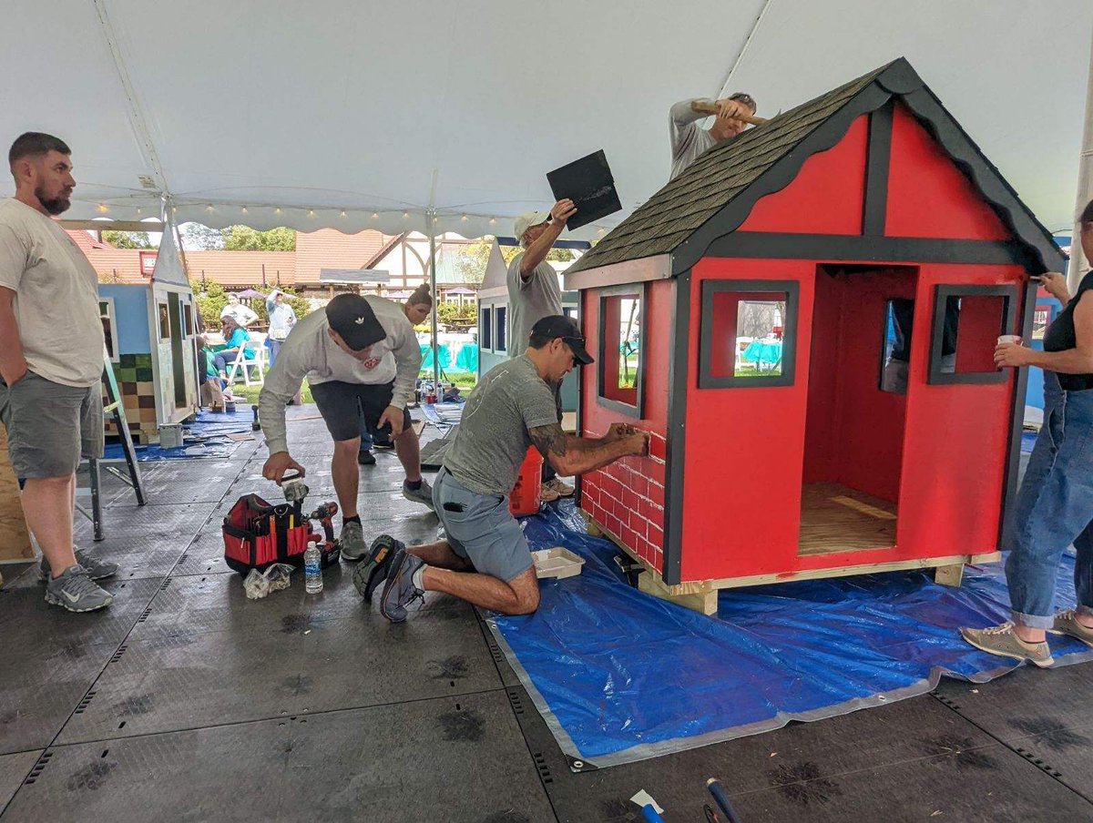 nashuafire's tweet photo. Today members of @Local_789 and the Nashua Lions worked together on a Habitat for Humanity project.  The playhouses that were constructed will be auctioned off at a later date. https://t.co/3OqpVQdEHz