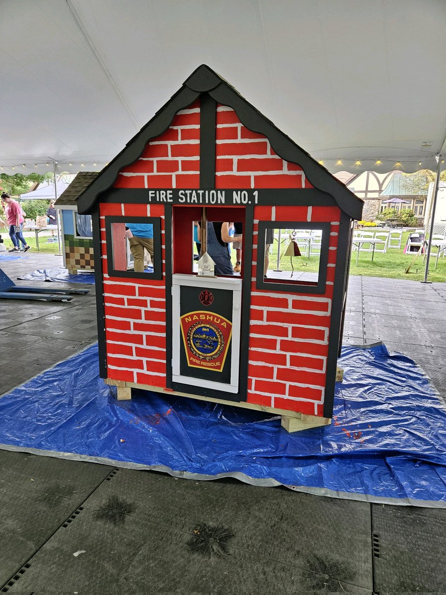 nashuafire's tweet photo. Today members of @Local_789 and the Nashua Lions worked together on a Habitat for Humanity project.  The playhouses that were constructed will be auctioned off at a later date. https://t.co/3OqpVQdEHz