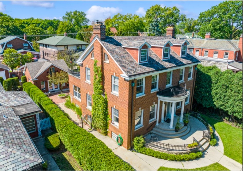 RealtyDowntown's tweet photo. Just listed! 5 bed/3.5 bath Colonial Revival home with handsome entrance and rich detail by architect Oscar L. McMurray on the market for the first time in 25+ years.
Listed by Quentin Green #chicagorealestate #justlisted #beverlychicago https://t.co/ALHkCeobwq