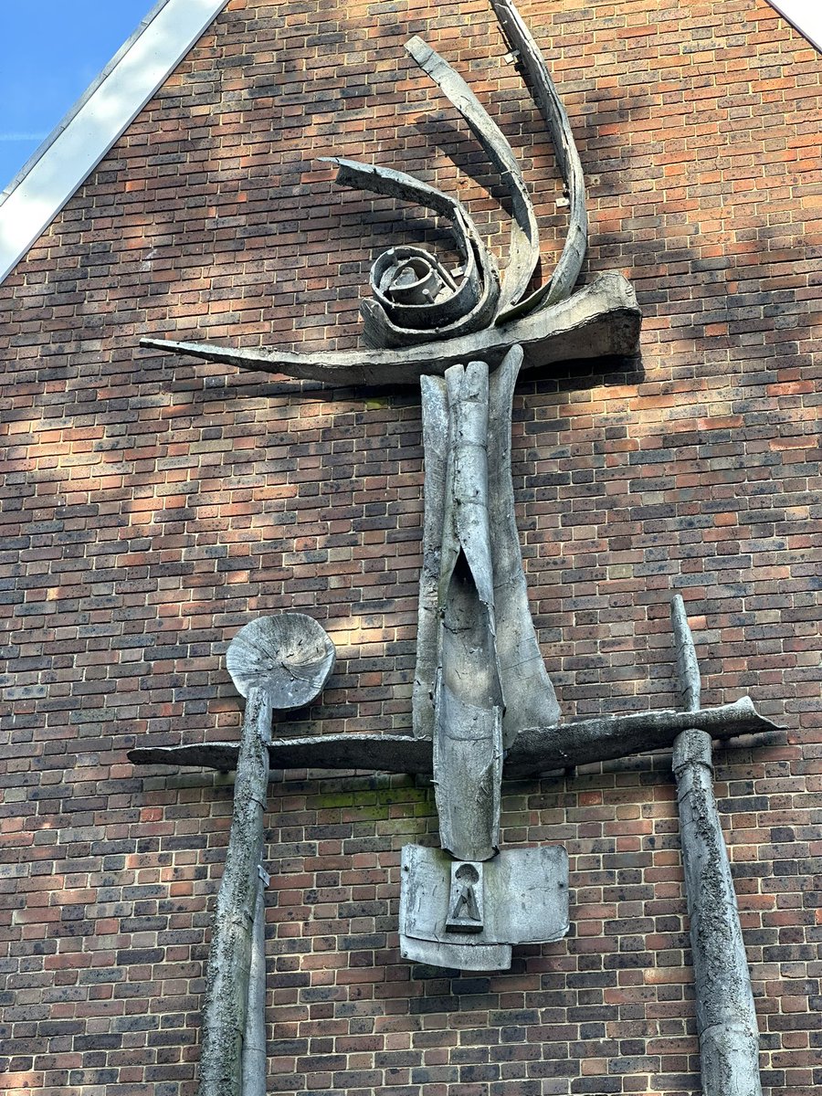 PhelpsAnnamarie's tweet photo. Thanks to @UniofChi @DrJordMatthews & the great women of #WSLA for inspiring & supporting a remarkable cohort of women working in sport across the globe. It was a privilege to visit and speak to so many (& see the chapel decoration by my fab sculptor #GeoffreyClarke ) #yesshecan https://t.co/LmsMAzeahQ