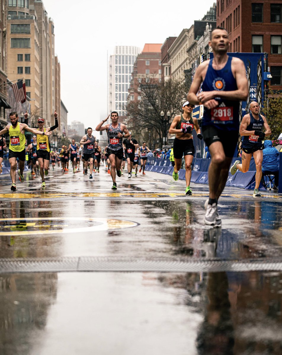 bostonmarathon's tweet photo. Qualifier Registration for the 128th Boston Marathon presented by @BankofAmerica is now closed, with a record 33,000+ applicants!

Email notices will be sent to all applicants within three weeks. We hope to see you on April 15

https://t.co/zTGze265sI

#ItAllStartsHERE #Boston128 https://t.co/xnvq9a1J0f