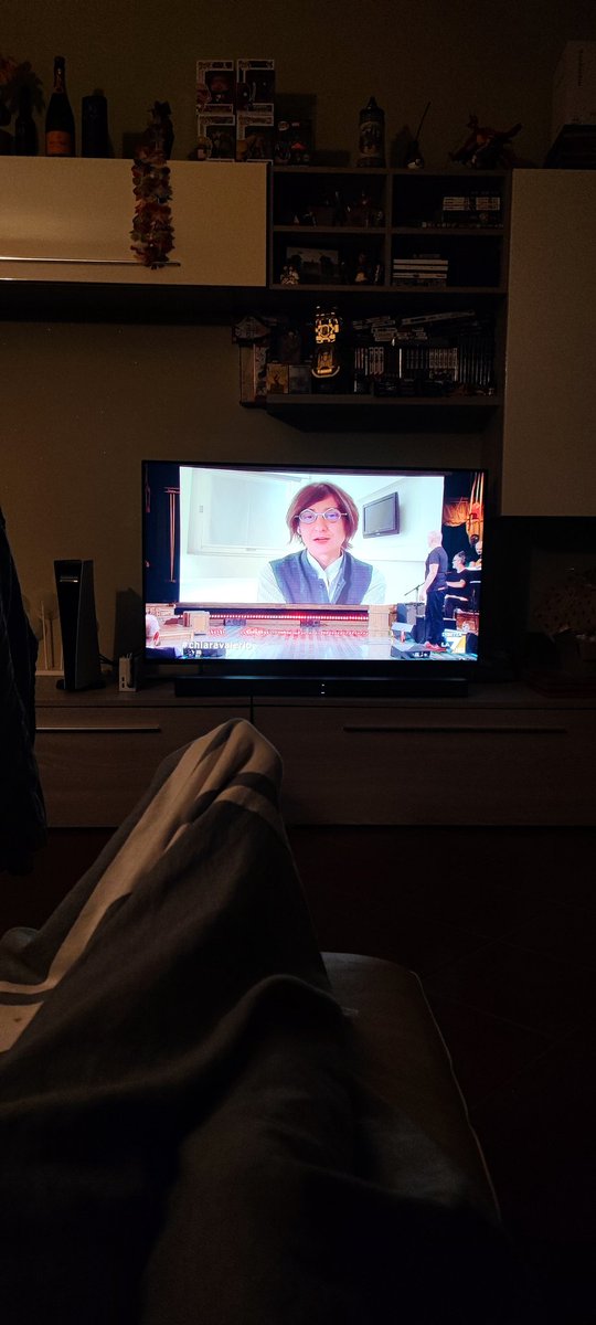 MartaMischiatti's tweet photo. Programma preferito
Con una delle mie persone preferite la sera prima del mio grande giorno

Bel regalo @welikeduel, ci regalate anche la #vardipuntata? 
#var #chiaravalerio #propagandalive https://t.co/ce1i93UQsh