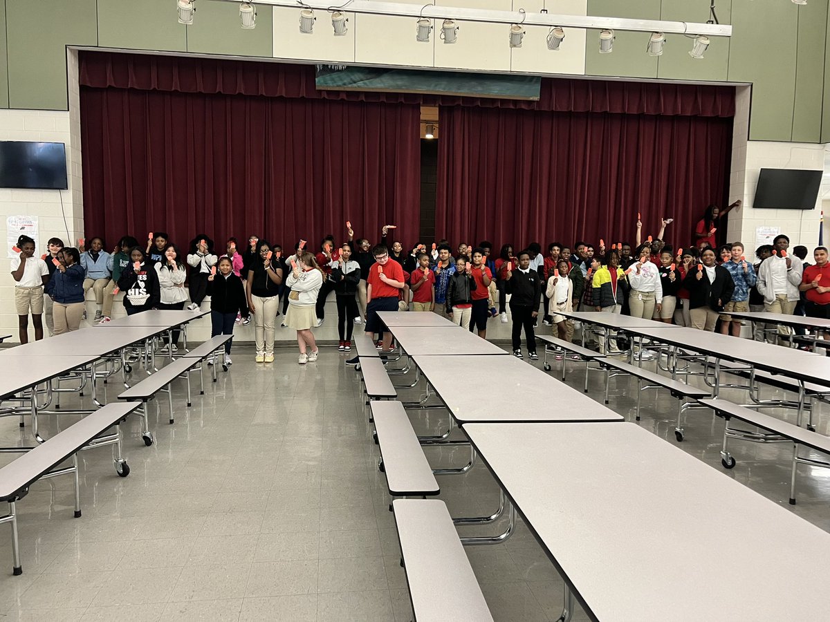 npmspanthers's tweet photo. Our superintendent and deputy superintendents are truly exceptional. They dedicated their time to join us virtually, and not only that, Dr. King personally visited to reward our top-performing scholars with a treat. We are fortunate to have the finest superintendent leading us. https://t.co/JaRtaCzck1