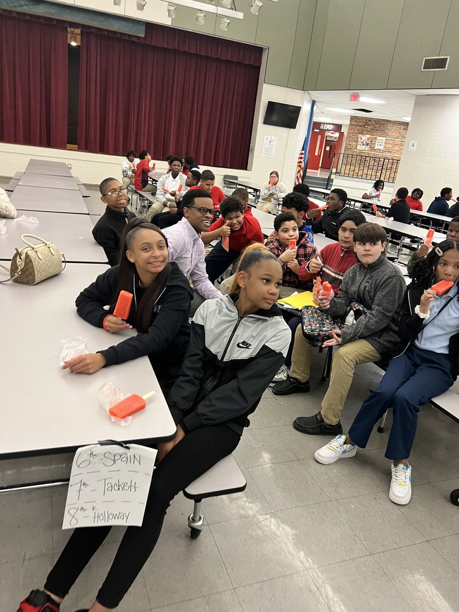 npmspanthers's tweet photo. Our superintendent and deputy superintendents are truly exceptional. They dedicated their time to join us virtually, and not only that, Dr. King personally visited to reward our top-performing scholars with a treat. We are fortunate to have the finest superintendent leading us. https://t.co/JaRtaCzck1