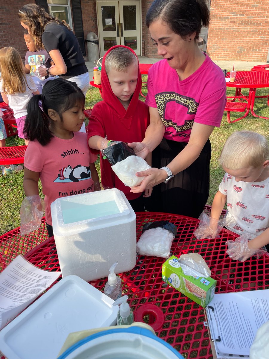CCPSTigerClass's tweet photo. STEM Day! 🔬⚙️ @STEM_CCPS @cullmanprimary @eshaddix1 https://t.co/vEY7yl6qnR